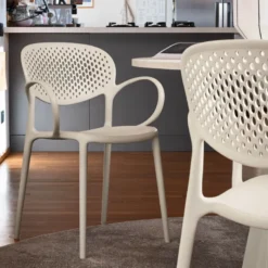 Abby Connubia® Fauteuil empilable en polypropylène recyclé avec dossier microperforé><noscript><img width=