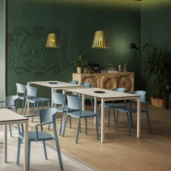 Abuela B Chaise avec accoudoirs empilable en technopolymère><noscript><img width=