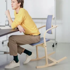 Varier Actulum ® Fauteuil de bureau ergonomique à bascule en tissu et bois><noscript><img width=