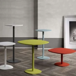Perfecta Circa Petite table de cuisine carrée aux bords arrondis avec pied central><noscript><img width=