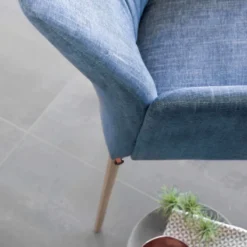 Mobitec Enora® Fauteuil cocooning en tissu et pieds en bois><noscript><img width=
