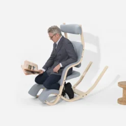Varier Gravity ® Fauteuil de relaxation en tissu et bois><noscript><img width=