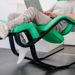Varier Gravity ® Fauteuil de relaxation en tissu et bois><noscript><img width=