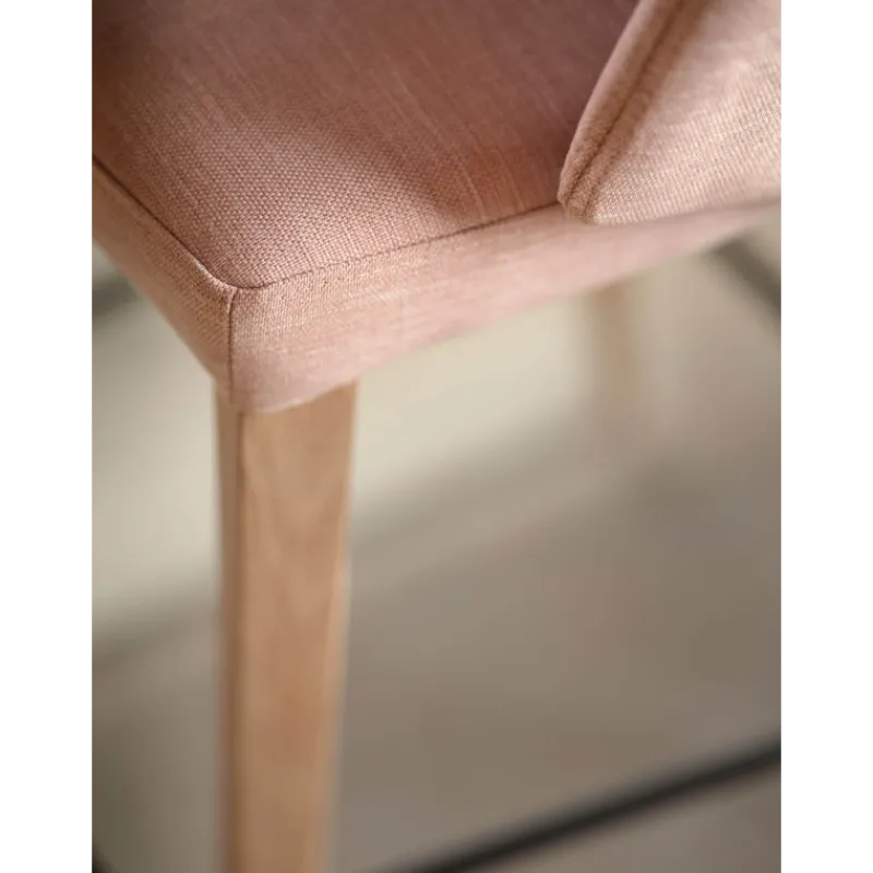 Mobitec Lena ® Tabouret snack en tissu avec accoudoirs et pieds en bois> Tabouret Snack (assise +/- 65 Cm)|Tabouret De Bar (assise +/- 80 Cm)