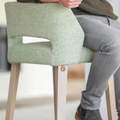 Mobitec Lena ® Tabouret snack scandinave en tissu et bois avec dossier ajouré><noscript><img width=