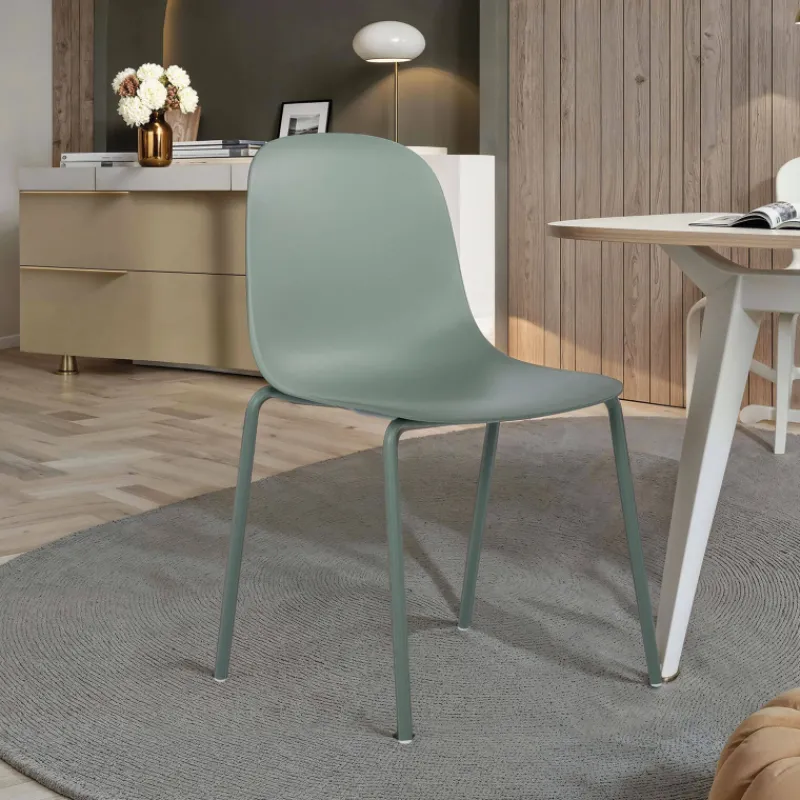 LilyChaise coque moderne empilable en polypropylène avec pieds en métal> Chaise De Cuisine|Chaise De Salle à Manger