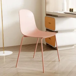 LilyChaise coque moderne empilable en polypropylène avec pieds en métal><noscript><img width=