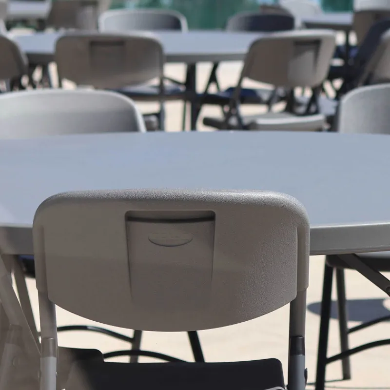NormanChaise pliante en polyéthylène gris foncé> Chaise De Cuisine