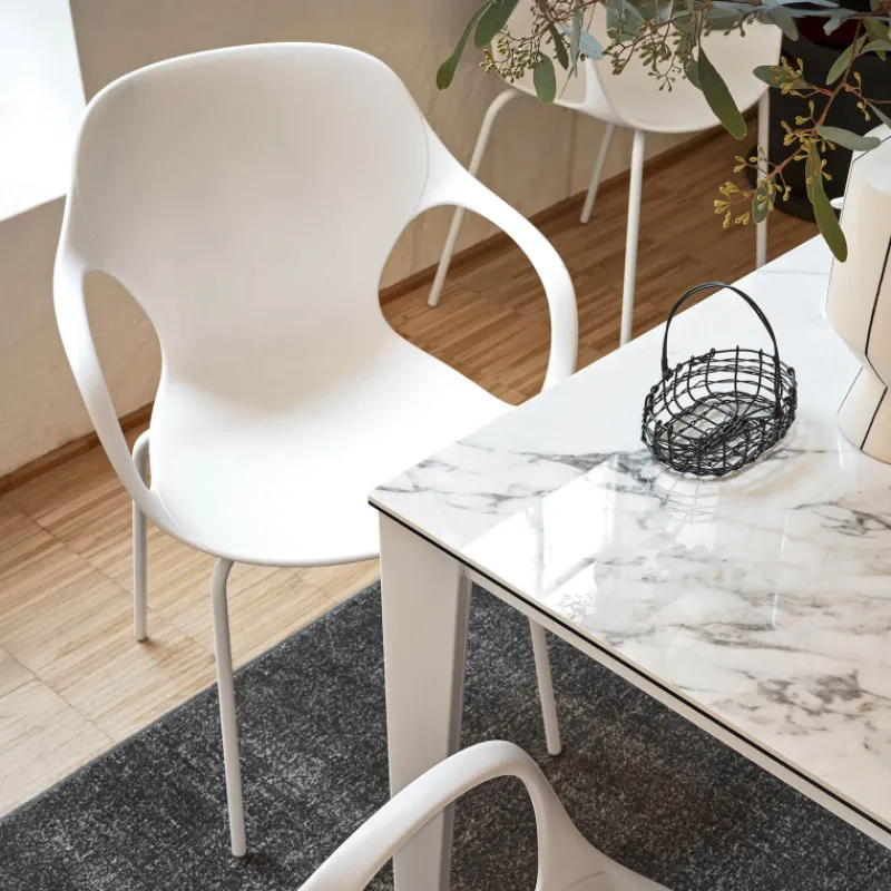 OPS ! Connubia© Fauteuil design italien empilable en polypropylène avec pieds en métal> Chaise De Cuisine|Chaise De Salle à Manger