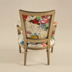 Paget Quentin Fauteuil cabriolet Louis 16 fabrication française en tissu et bois massif><noscript><img width=