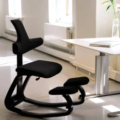 Varier ThatSit ® Chaise de bureau ergonomique à bascule en tissu et bois><noscript><img width=