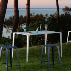 Carrier Valence ® Table snack industrielle rectangulaire pour jardin en métal> Table De Jardin