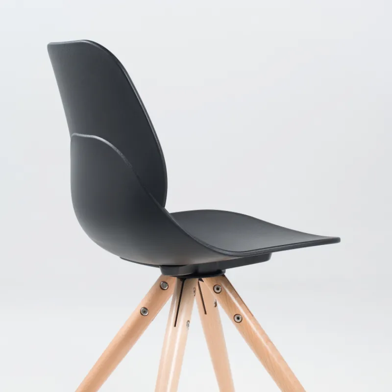 VictoireChaise design en polypropylène noir avec pieds en bois> Chaise De Cuisine|Chaise De Salle à Manger